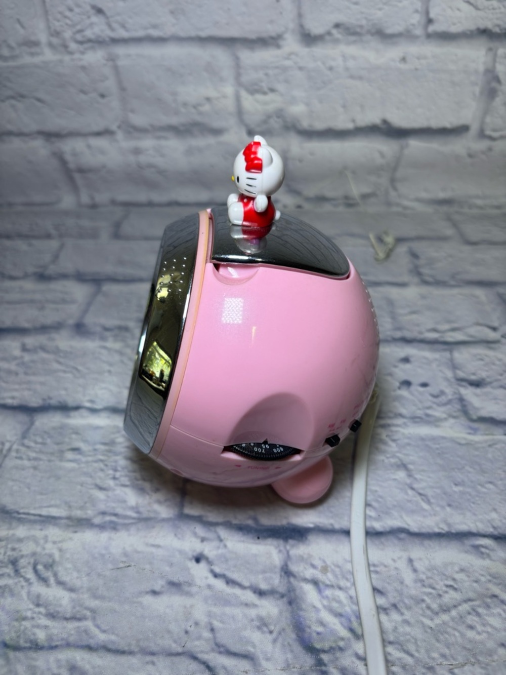 Retro Hello Kitty Pink Round Digital Radio Alarm Projection Clock 2010 Vintage - Picture 6 of 13